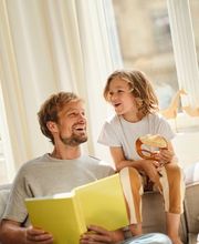 Morgengold bringt frische Brötchen direkt an die Haustür – in zahlreichen Städten und Regionen in Deutschland und Österreich. Ob werktags, an Sonntagen oder an Feiertagen, unser zuverlässiger Brötchenlieferservice sorgt für ein entspanntes Frühstück mit ofenfrischen Backwaren aus regionalen Handwerksbäckereien.