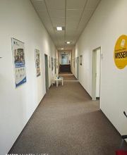 Innenansicht Verwaltung Gang mit Türen