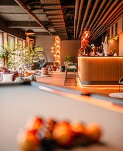 Bar und Billiardtisch im Stayurban Nürnberg