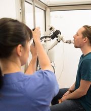 In unserer Klinik stehen Spezialisten der verschiedenen Fachrichtungen für Sie zur Verfügung - für Ihre kompetente und sichere Behandlung.