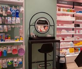 chaise-et-miroir-pharmacie-sun-store-moudon