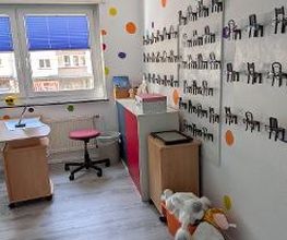 Damit sich auch die Kinder wohl fühlen, darf eine Spielkiste nicht fehlen