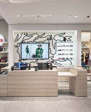 Lacoste Thiais Belle Epine image 2