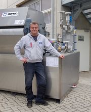 Kühl- und Reinigungsanlage für Kühlschmierstoff mit Trommelbandfilter, Systempumpe, Wärmeaustauscher, Niveauüberwachung, etc., aus Edelstahl gefertigt. Durchsatz ca. 800 l/min. ISYKO Filtersysteme