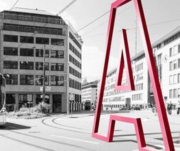 Adimmo Logo vor Gebäude von hinten