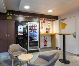 B&B HOTEL Chartres Le Forum image 8