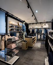 Calvin Klein Outlet image 4