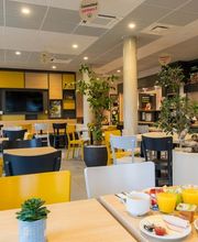 B&B HOTEL Troyes Magasins d'usine image 12