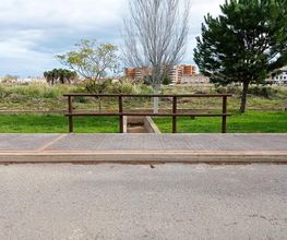 Vallados construidos con plástico 100% reciclados, ideales para parques, jardines, colegios o escuelas y todo tipo de cerramientos que requieran un acabado de tipo natural.