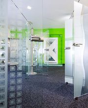 Besuchen Sie unseren Showroom und erleben Sie die besten Produkte im Bereich Glasduschen, Glasschiebetüren, Glastüren und mehr.