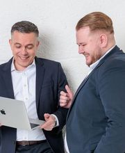 Beratung in der Agentur - AXA Versicherungsbüro Markus Schwetlick e.K. - Kfz Versicherung in  Gröbenzell