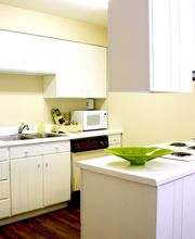 Bristol Square Apartments image 10