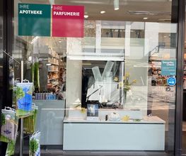 fenster-amavita-apotheke-riehen