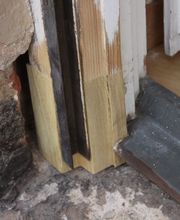 ... wird durch ein Stück Robinienholz ersetzt.