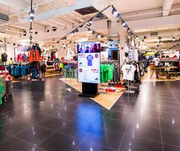 MUECKE Regenburg im KÖWE Einkaufszentrum Sportschuhe und Sportbekleidung