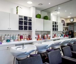 Neuilly Coiffure image 9