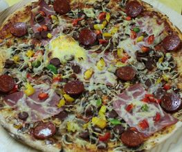 Louis Pizzas image 5