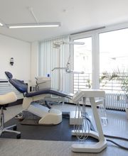 Zahnarzt Savar Keshtkari Bild 1