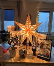 Eine Weihnachtsbeleuchtung in Form eines Sterns.