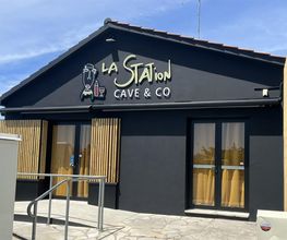 Coté & Pub image 6