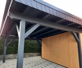 Carport mit Geräteschuppen