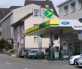 AGROLA Tankstelle in Degersheim bei Ford Auto-Garage. Zwei Tanksäulen.