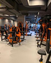 Zona de entrenamiento con peso guiado