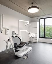 IDent Kassel | Zahnarzt Dr. Ila Davarpanah Bild 7