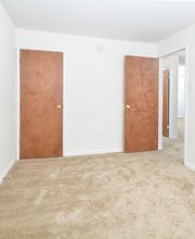 Knollwood Apartments image 7