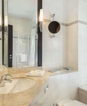 Guest room bath