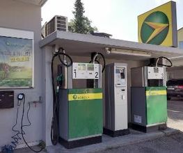 AGROLA Tankstelle in Zeihen - zwei Tanksäulen mit 3 Tanksäulen und Zahlterminal