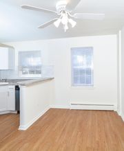 Knollwood Apartments image 10