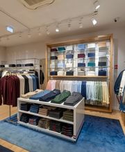 Tommy Hilfiger image 2