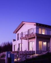 HAUS IM SCHILF Bild 1