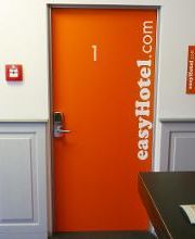easyHotel Zürich City Centre Bild 12
