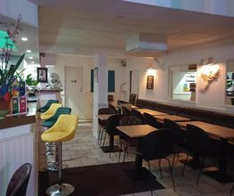 Banana Café image 3