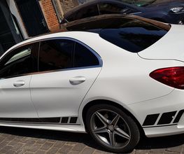 Neuer Look für Ihr Auto Fahrzeugfolierung / Teilfolierung, Seitenstreifen, Dachfolierung in Schwarz. Oracal Folie. Mercedes Benz