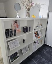 MOÈ Nails & Beauty Große Auswahl an Nagellacken und Beauty-Produkten im Studio in Augsburg.