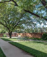 Hilltop Manor Rehabilitation & Skilled Nursing image 7