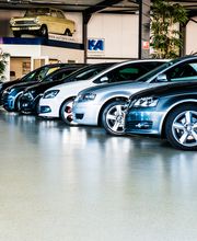 Knijnenburg Autobedrijf showroom