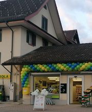 AGROLA Tankstelle und Prima Laden Uerzlikon; Eröffnung mit Ballonen
