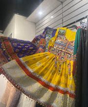 Traditionelle Kleidung | Semas | Kleidermarkt | Stuttgart