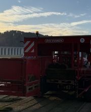 Vollautomatischer Rasen Vollernter im Einsatz