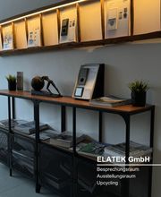 Ausstellungsraum alte Leiter mit integrierter LED-Beleuchtung