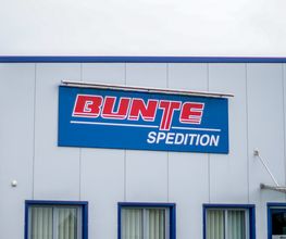 Werbetafeln für Fassadenwerbung