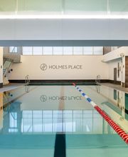 Pool im Holmes Place Fitness Lübeck