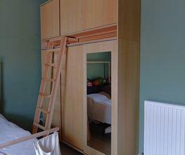 Kleiderschrank und Leiter Esche