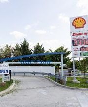 Get a car wash at Splash In located at 10211 Baltimore Ave, College Park, MD! Don’t forget to grab some food inside at our café!