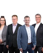 Teamfoto - AXA Versicherung Hoppe & Waskewitz oHG- Kfz Versicherung in Rostock