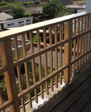 ... und ist durch die Verwendung von Robinienholz ...